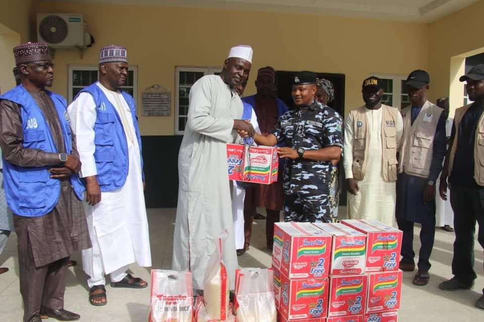 Nigeria Police officer donates food items, cash to flood victims in Maiduguri