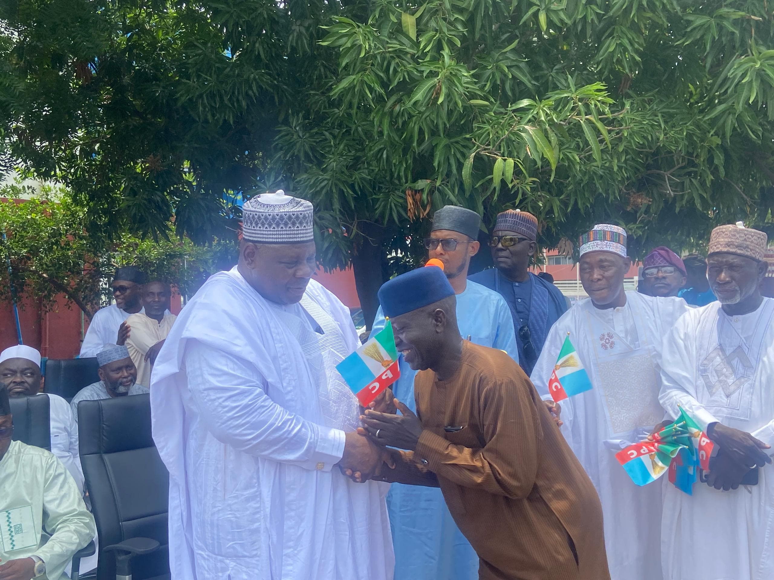 Tinubu Campaign: Adamawa APC Empowers 21 LG Chairmen With Campaign Logistics
